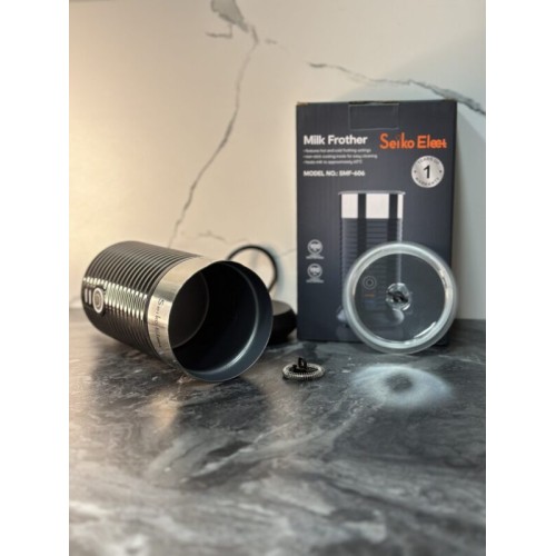 خفاقة الحليب وصانعة الرغوة تعمل على الساخن والبارد